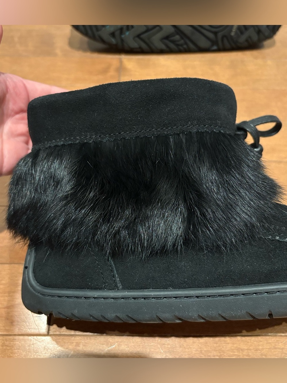 Manitobah Mukluks Keewatin Ankle Boots Black Suede Fur Bear Paw Beaded Design - Picture 7 of 9